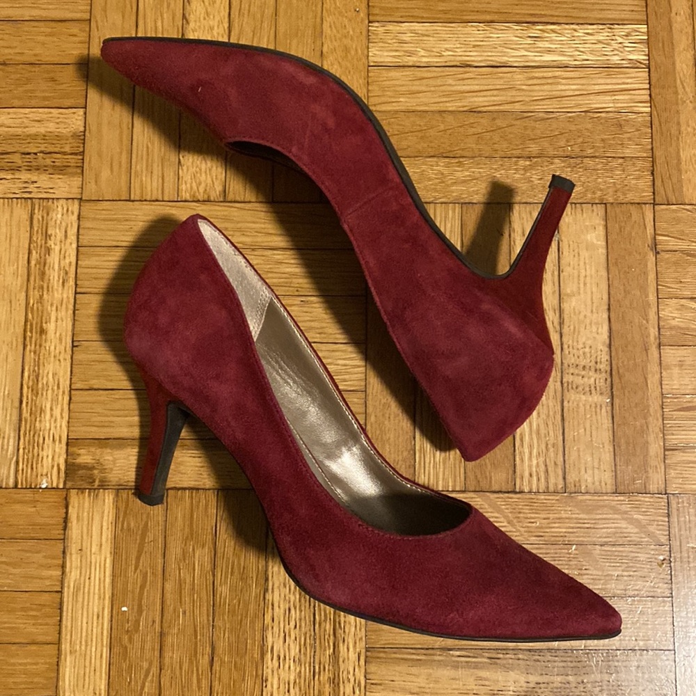 Genuine suede pumps